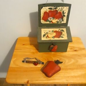 Apple decor items
